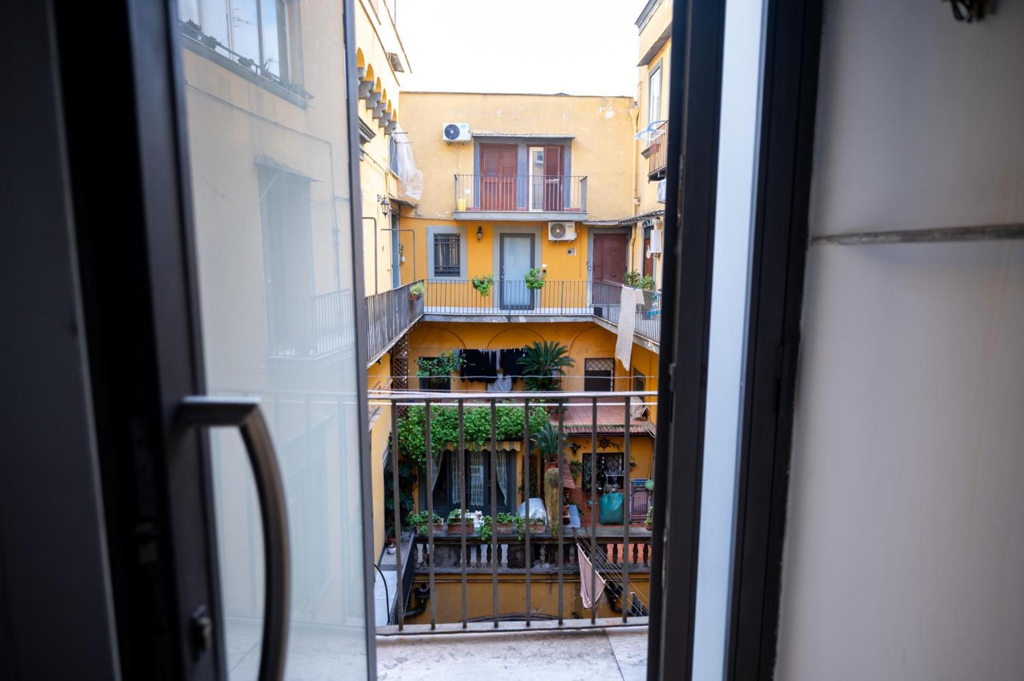 Stay Soft Apartment - Centro Storico Napoli Bagian luar foto