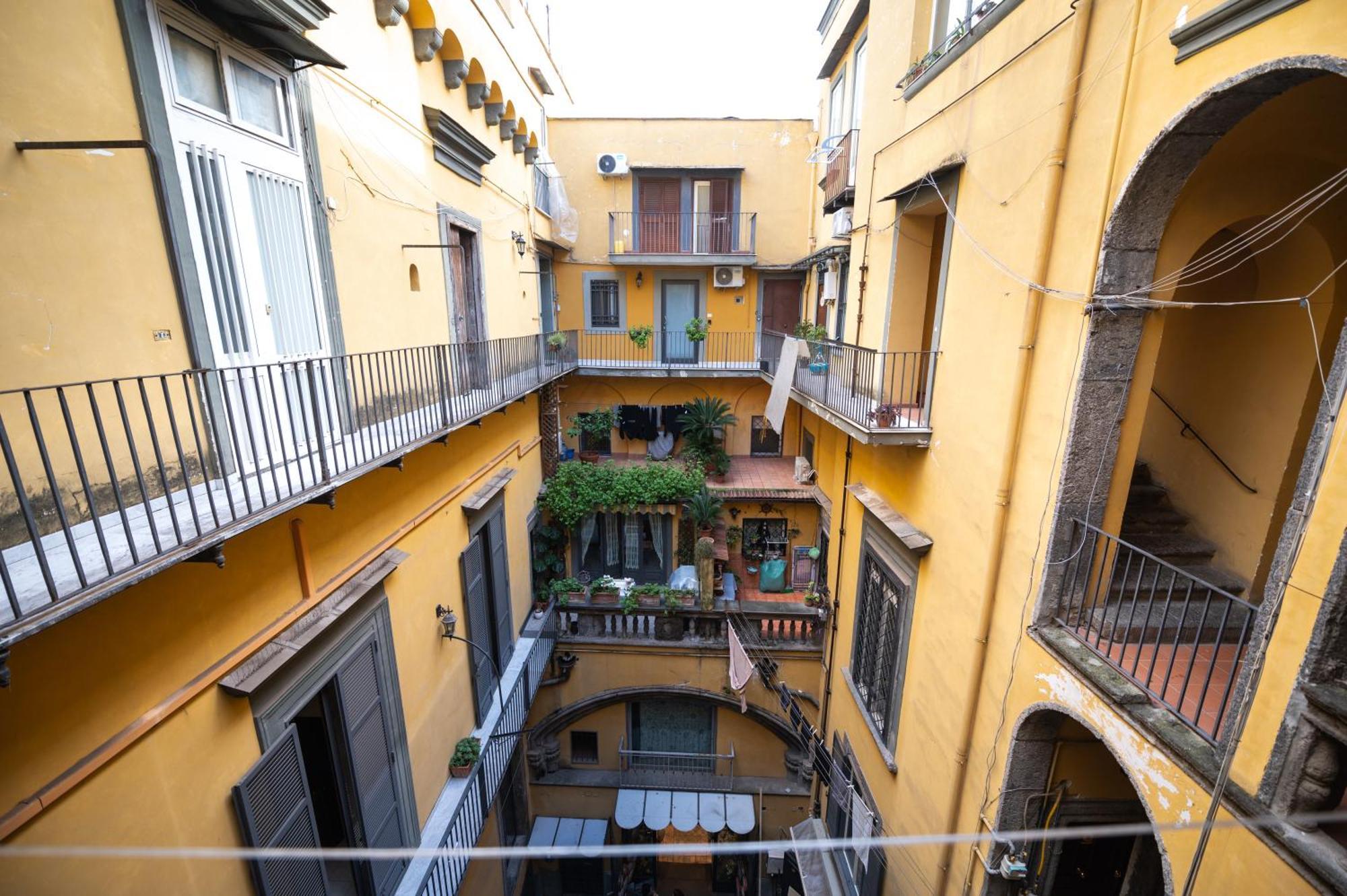 Stay Soft Apartment - Centro Storico Napoli Bagian luar foto