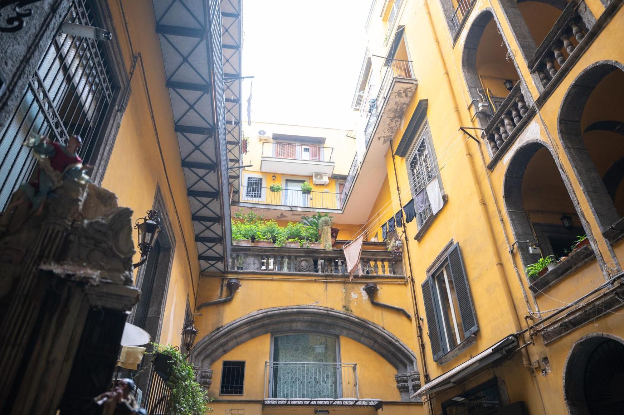 Stay Soft Apartment - Centro Storico Napoli Bagian luar foto